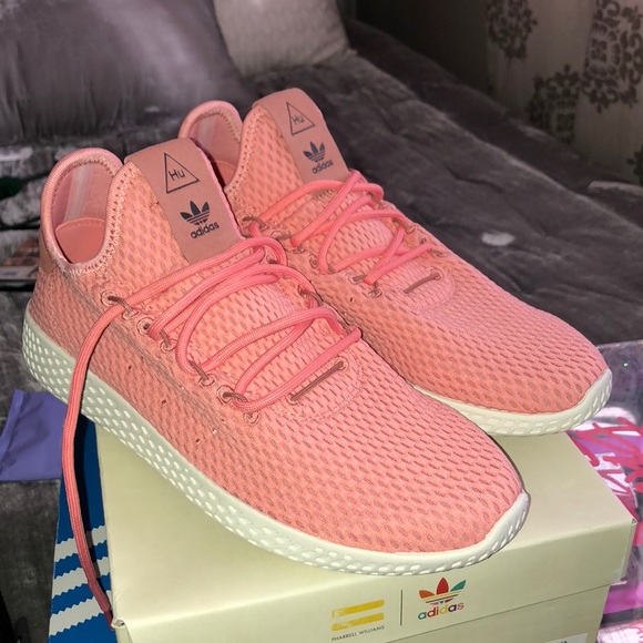le adidas pharrell ragazzi volume 65 poshmark le adidas pharrell ragazzi volume 65 poshmark